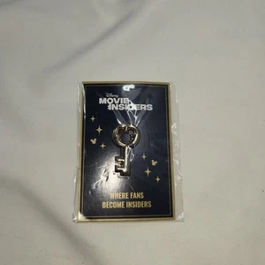 DISNEY MOVIE INSIDERS REWARDS EXCLUSIVE GOLD KEY LAPEL PIN Mickey Mouse New - Picture 1 of 1