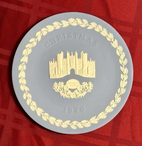 Wedgwood Blue Jasperware Christmas 1976 Hampton Court 8" Plate Decorative Plate - Picture 1 of 22