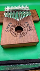 Kalimba Or Thumb Piano The Temptation Between The Fingers - Picture 1 of 4