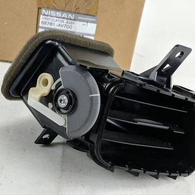 GENUINE Nissan Primera P12 Side Air Ventilator LH Assembly 68761AV700 - Image 1 of 4