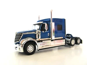DCP 1/64 SCALE INTERNATIONAL LONESTAR BLUE- CHROME FRONT FENDERS (TRACTOR ONLY) - Picture 1 of 6