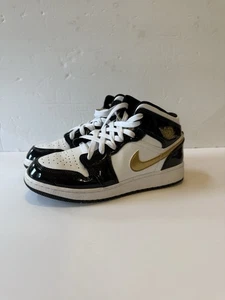 Big Kids Air Jordan Retro 1 Mid SE Casual Shoe Size 5Y Boys “Black, White, Gold” - Picture 1 of 7