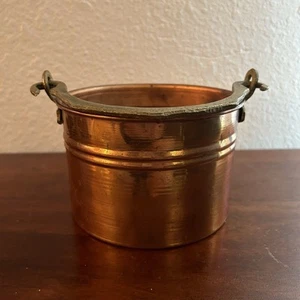 Vintage massiver Kupfer kleiner Topf Schmerz Messing Griff gemischte Metalle Bauernhaus - Bild 1 von 7