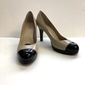 TAHARI Laura Women’s 10 Two Tone Leather Pump Heels Black & Tan 3.5" Heels NEW - Picture 1 of 11
