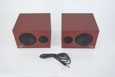 Monitor de piano Nord V2 rojo nogal. - DAÑADO Foto 1 de 4