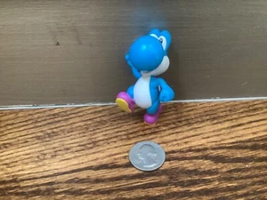 "Figura para correr Yoshi azul claro Jakks 2,5"" World of Nintendo Super Mario" - Imagen 1 de 14