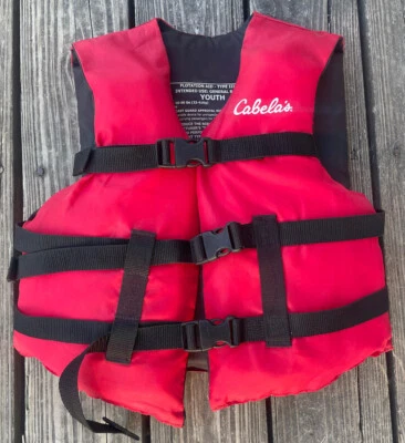 Jaqueta Colete Auxiliar de Flotação Cabellas Juventude Tipo III Vermelha 50-90 Lbs Barco Geral - Imagem 1 de 4