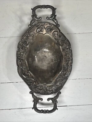 Plato oblongo Studio Silversmiths plateado con patas florales - de colección sin pulir Foto 1 de 4