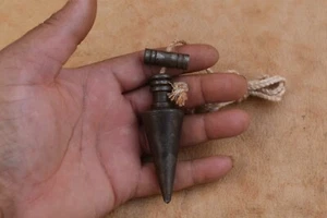 Iron leveling plumb bob collectible rustic Vintage tool salvage farm barn decor - Picture 1 of 5