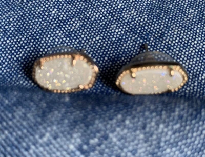 Pendientes Kendra Scott Oro Rosa Iridiscente Drusy Druzy Ellie Usados en Excelente Condición Foto 1 de 4