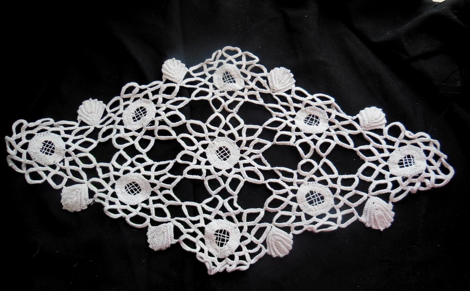 Superbe napperon, centre de table crochet, linge ancien - Photo 1/1