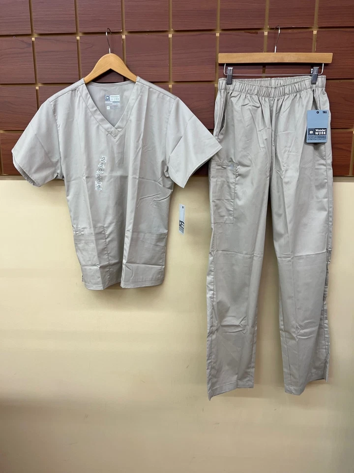 Nuevo Conjunto Médico Wink Caqui Sólido con Top Mediano y Pantalones Medianos Altos ¡NUEVO CON ETIQUETAS! Foto 1 de 1