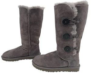 UGG Bailey Button Triplet II Stiefel grau Damengröße 9 neu Wildleder Lammfell - Bild 1 von 6
