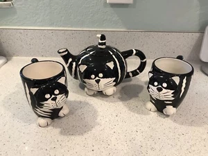 CHESTER THE CAT BURTON & BURTON Teekanne & zwei passende Tassen schwarz weiße Streifen - Bild 1 von 11