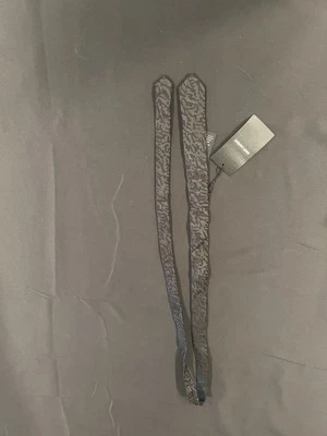 Corbata ajustada para hombre Saint Laurent. $215 Foto 1 de 4