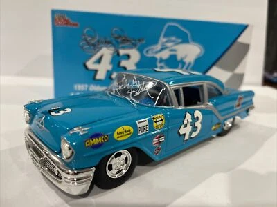 #43 Richard Petty 1957 Oldsmobile Hardtop AUTOGRAPHED  RC2 1/800 - Image 1 of 4