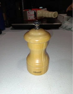 Bisetti Imperia Olive Wood Pepper Mill With Adjustable Grinder, 4 in, Italy - Imagen 1 de 4