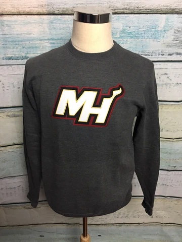 DWYANE WADE #3 Miami Heat Sweatshirt Size Medium EUC Spell Out Cover