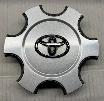 1 (ONE) WHEEL CENTER CAP 2010-2013 TOYOTA 4RUNNER 17" 6 SPOKE MACHINED FINISH - Image 1 of 4