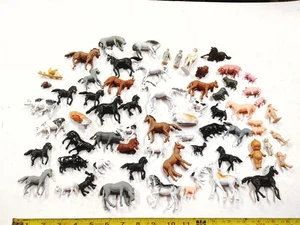 Riesiges Konvolut alter Bauernhoftierfiguren aus Kunststoff und Gummi - Bild 1 von 14