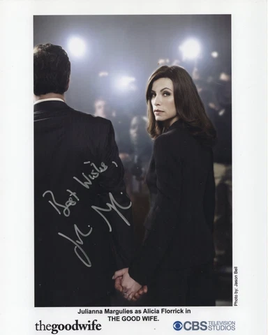 JULIANNA MARGULIES - Signed 10x8 Photograph - TV - THE GOOD WIFE Cover