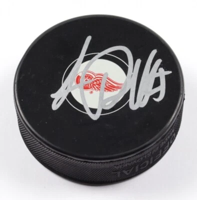Luc Robitaille Signed Red Wings Logo Hockey Puck (PSA COA) - A - Image 1 of 2