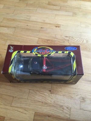 Road Legends 92228 1:18 1953 Ford F-100 Wrecker Tow Truck - Image 1 of 4