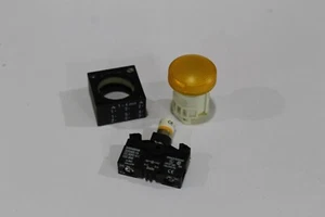 Siemens 3SB3 240-6BA00, Luce pilota con Conc. Anelli, Ambra, 130V - Foto 1 di 9