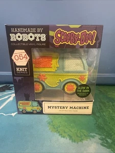 MYSTERY MACHINE SCOOBY DOO ROBOTS GLOW IN DARK VINILE FIGURE SERIE MAGLIA--- NUOVO CON SCATOLA - Foto 1 di 5