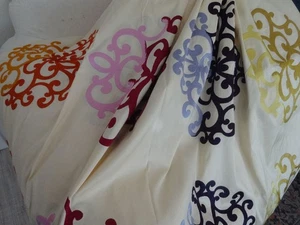 Seide Bestickt Stoff Untergrund Weiss Creme Ca. 3,00 Meter zu 1,37 Meter - Bild 1 von 9