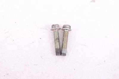 Triumph Bonneville T100 2007 OEM pernos de montaje de tanque de gasolina trasero T35 Foto 1 de 3