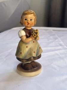 Vintage Goebel Hummel With  Flower Figurine #98/0 1962 - Picture 1 of 4