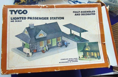 Vintage Tyco Lighted Passenger Station HO Scale In Box 942 Untested - Image 1 of 4