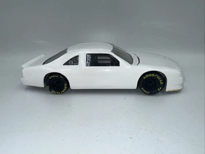 Coche de stock Revell #9003 blanco sólido Thunderbird escala 1/24 diecast nuevo stock antiguo Foto 1 de 4