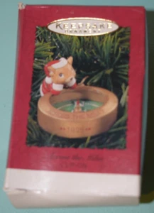 Vintage 1995 Hallmark Keepsake Ornament - Across The Miles - Clip on - Picture 1 of 8