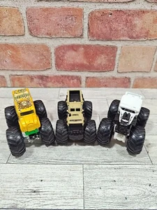 Hot Wheels Monster Jam Lot Hound Hauler/Growling Grabber/Bone Shaker Mattel 1:64 - Bild 1 von 9