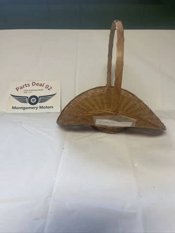 Preowned Oval Magazine  Basket Handle Vintage Free Shipping Cover
