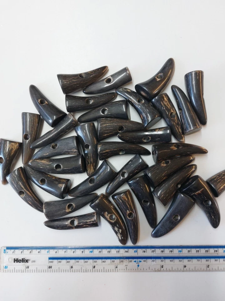 Genuine Buffalo Horn Toggles  - One Hole - Polished 55 to 60mm x 3 - Image 1 of 4