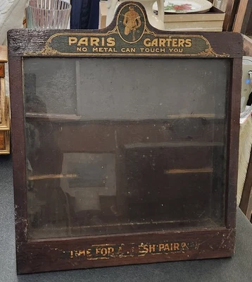 Antigua vitrina de tienda de madera/vidrio de los años 20 París ligas para hombre Foto 1 de 4