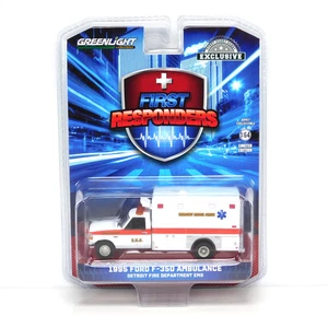 Greenlight 67068 1995 Ford F-350 Ambulance Detroit Fire EMS 1:64 - Picture 1 of 1