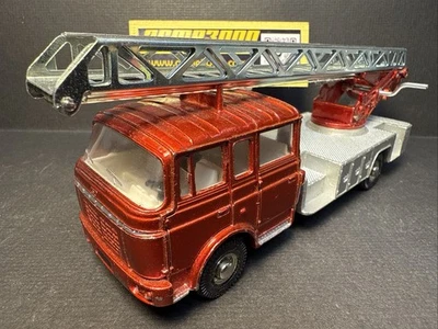 1970-74 Dinky Toys - 956 568 BERLIET TURNTABLE FIRE ESCAPE - Red/Silver - No Box — 第 1/4 张图片