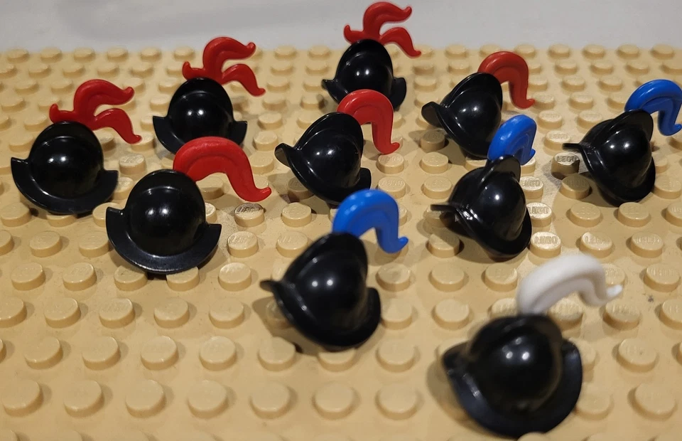 Lot of 10 Lego Pirate Armada Soldiers HELMETS Blue Red White  Plumes - Image 1 of 1