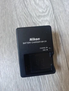 Cargador Nikon MH-24 para Nikon D3200 D3400 D5300 D5500 D5600 EN-EL14a enchufe de 2 pines - Imagen 1 de 3