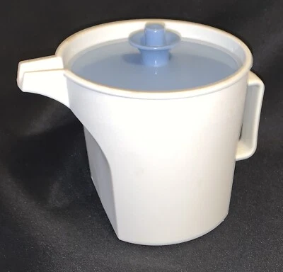 Vintage TUPPERWARE Creamer With Button Lid 1414-15 - Image 1 of 4
