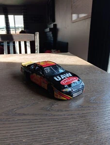 Jerry Nadeau #25 UAW Delphi 1:24 Diecast Car NASCAR 2001 Action RCCA - Picture 1 of 7
