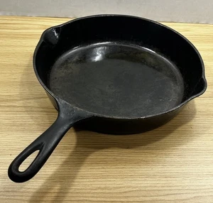 Vintage Wagner Ware Sidney - O - Cast Iron Double Spout Skillet #8 Model 1058 T - Picture 1 of 9