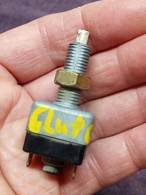 Interruptor de embrague GEO METRO XFI 1993 vintage Foto 1 de 4