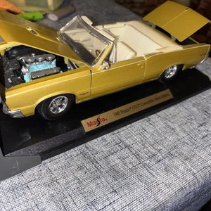 Maisto 31884 Maisto 1:18 Scale 1965 Pontiac GTO Hurst Edition Diecast Vehicle - - Picture 1 of 10