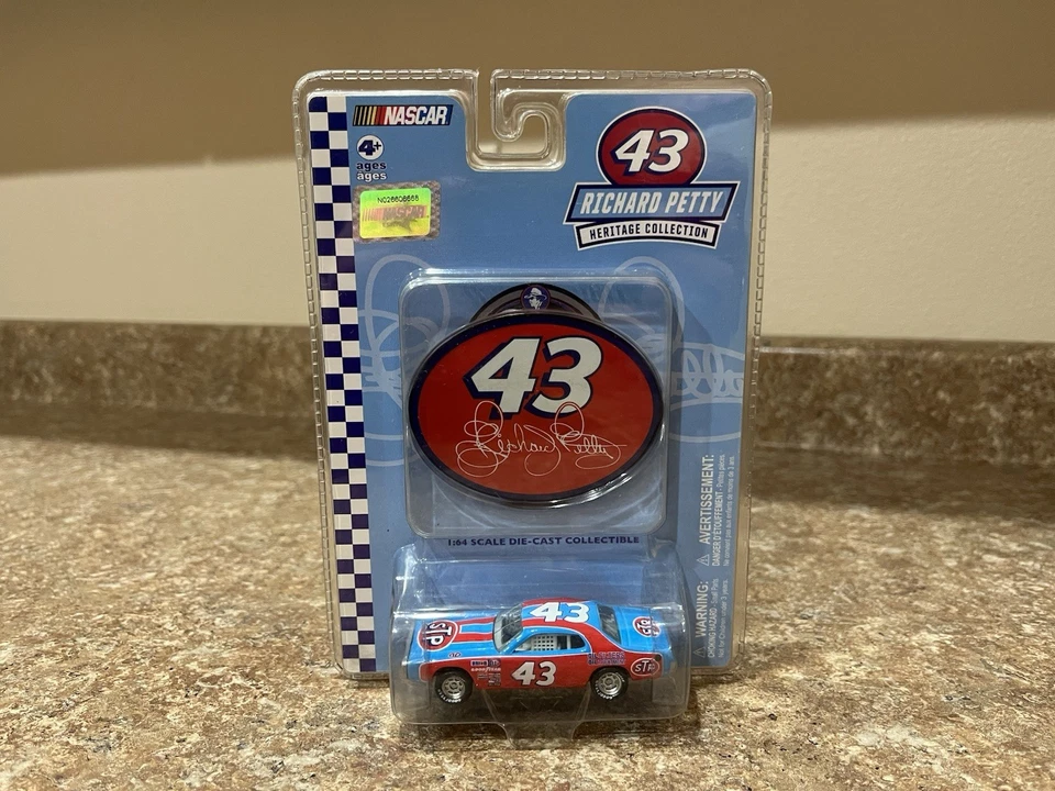 Dodge Charger 1:64 Winners Circle Richard Petty Heritage Collection #43 STP Foto 1 de 1