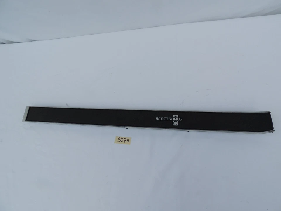 1981-1991 CHEVROLET K5 BLAZER SUBURBAN GMC JIMMY DASH TRIM SQUARE BODY OEM - Image 1 of 4